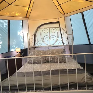 https://camping-au-lac-du-drennec-glamping-tent.inbrittany.com